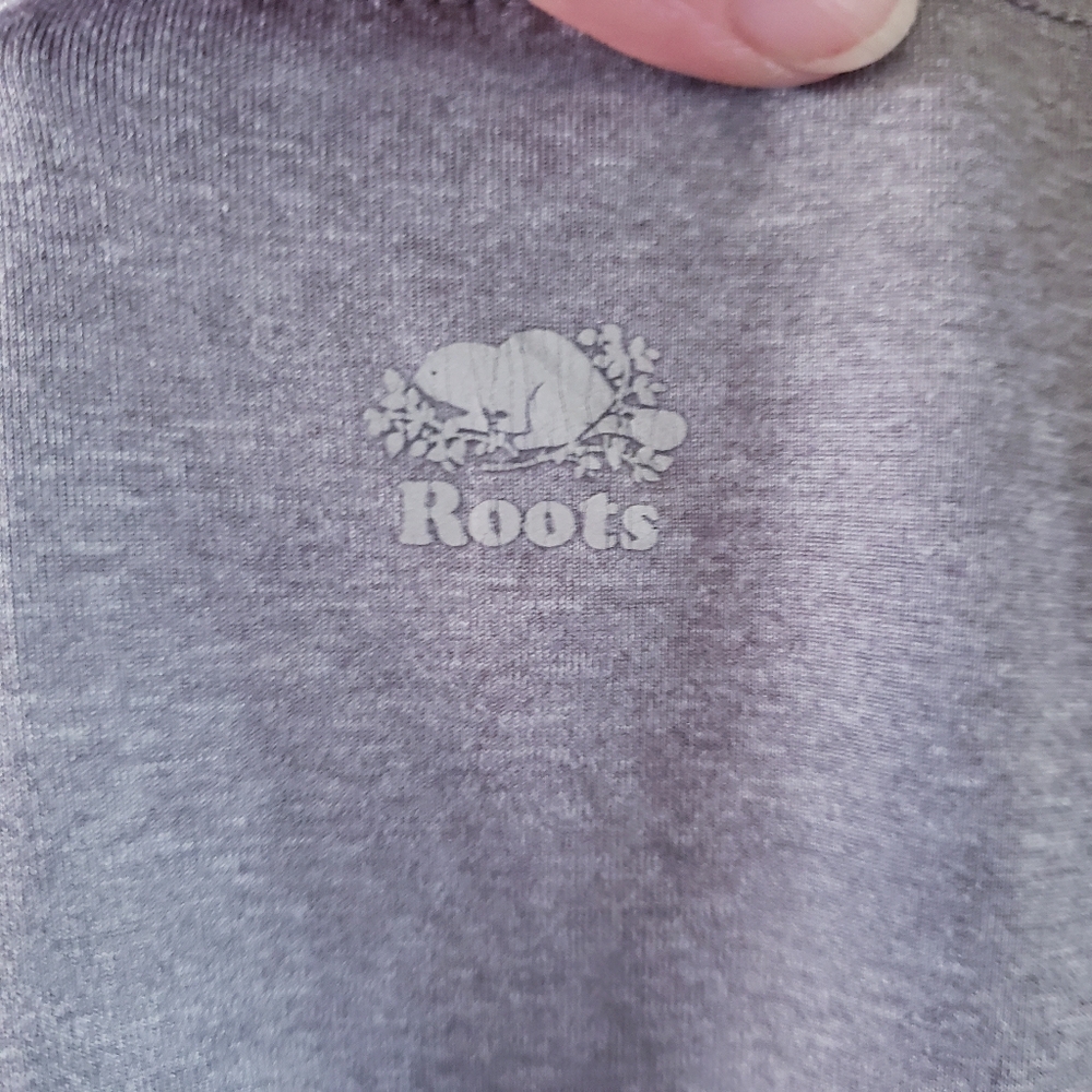 ROOTS Hip Length V Neck /Key Hole Open Back Athletic Tank - L - Picture 6 of 12